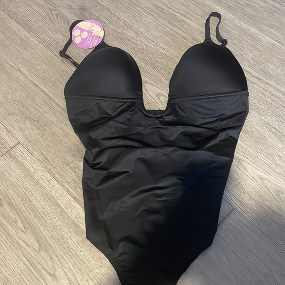 New Spanx Plunge Low Back Thong Bodysuit - Picture 4 of 6